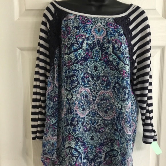 Love, Fire Multi Fabric Hi-Low Spring Top - Picture 2 of 10